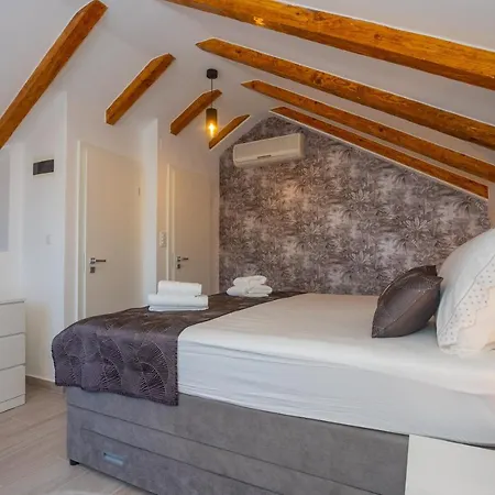 Stone House Iris Vikendica *