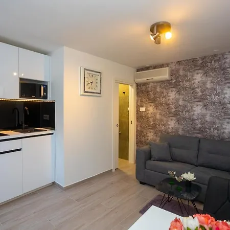 Stone House Iris Vikendica *